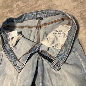 American Eagle Outfitters Women’s Light Blue Straight Leg Jeans